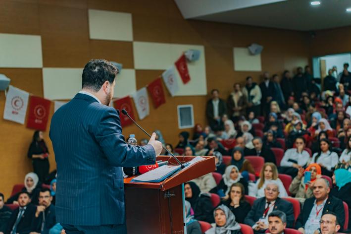 ”İsrail’e esip gürleyip israille ticarete devam ediyorlar”