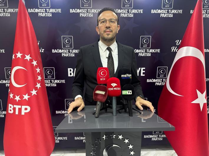 ”İran Halkı emperyalizme diz çöktürdü”